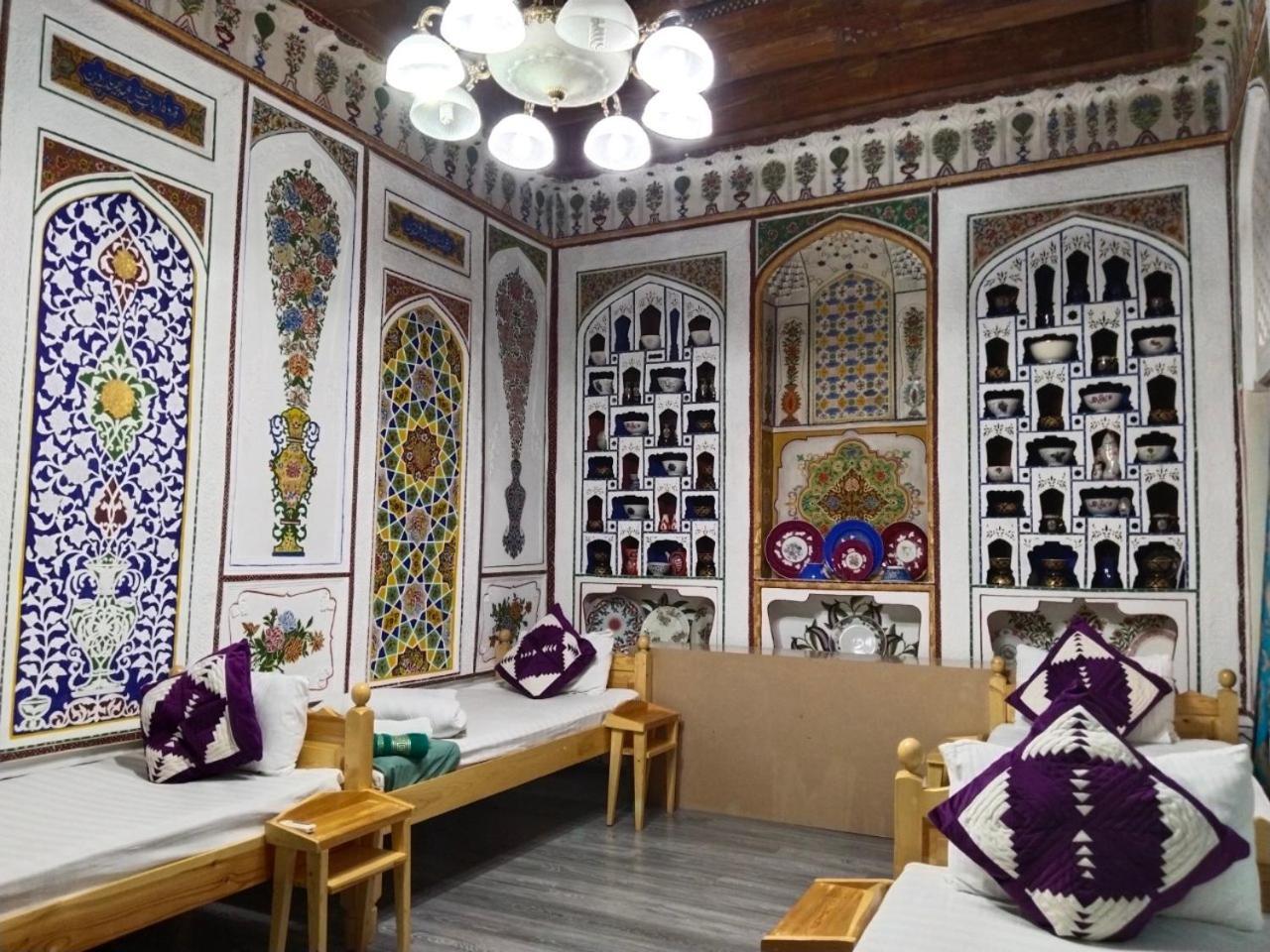 Hotel Rizqiro'Z Boutique Бухара Екстер'єр фото